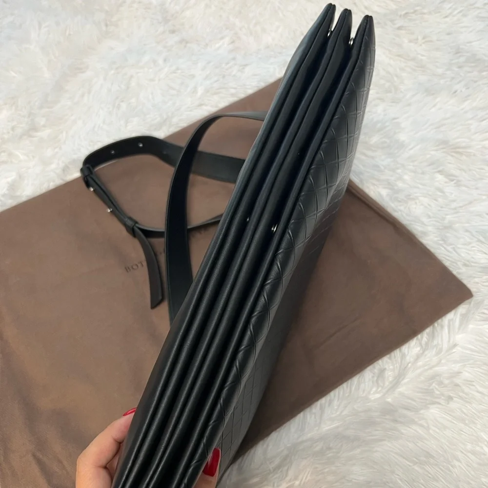 Bottega Veneta Maxi Intrecciato Triple Zip Messenger Bag - Picture 5 of 14
